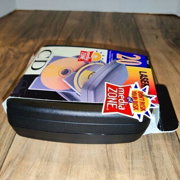 Mead Laserline Vintage 20 Capacity CD Rom/Disc Wallet Made in USA. Has some wear - Picture 6 of 6